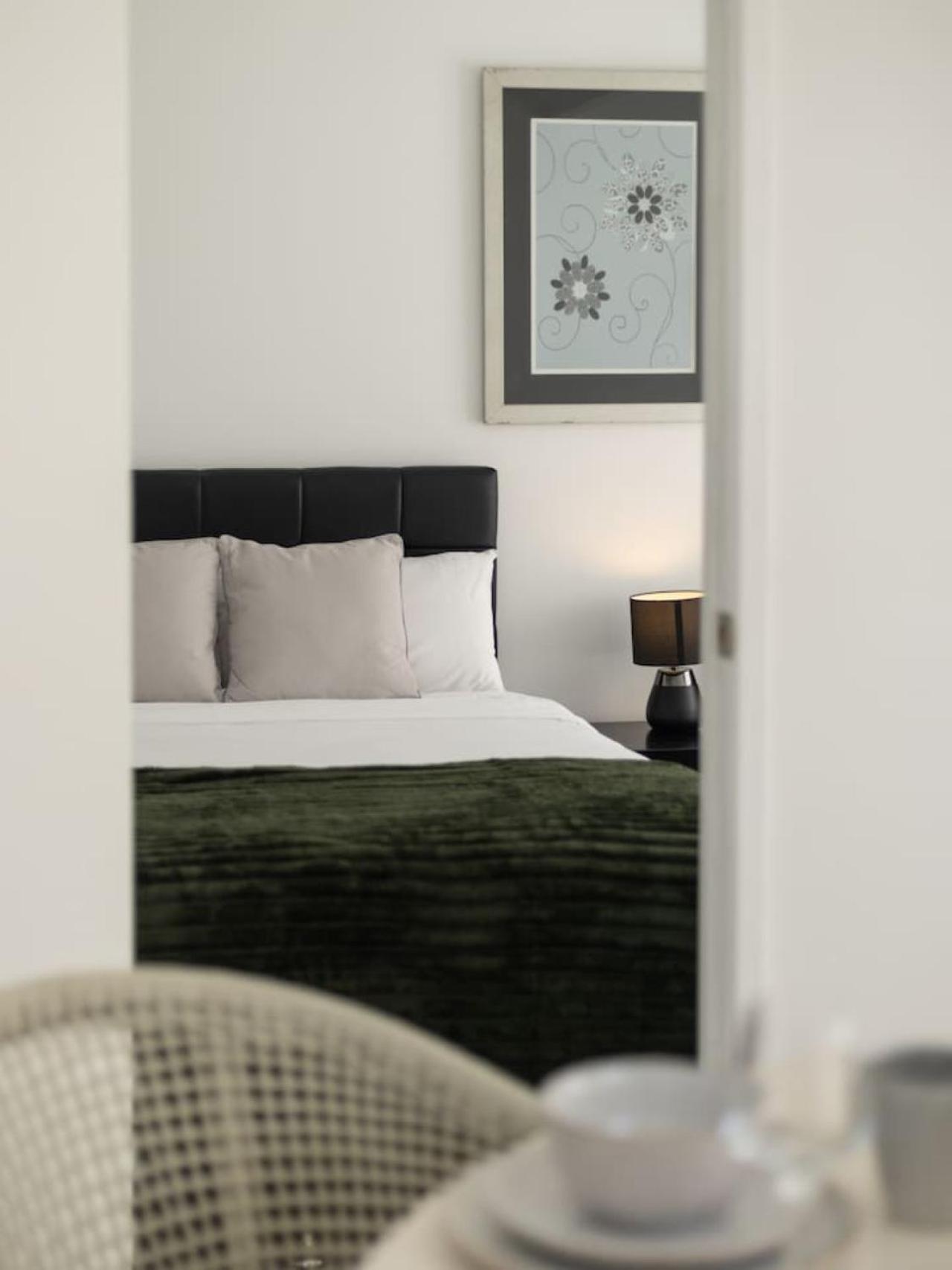 Modern Retreat In Heart Of Sunnybank Holiday home Brisbane