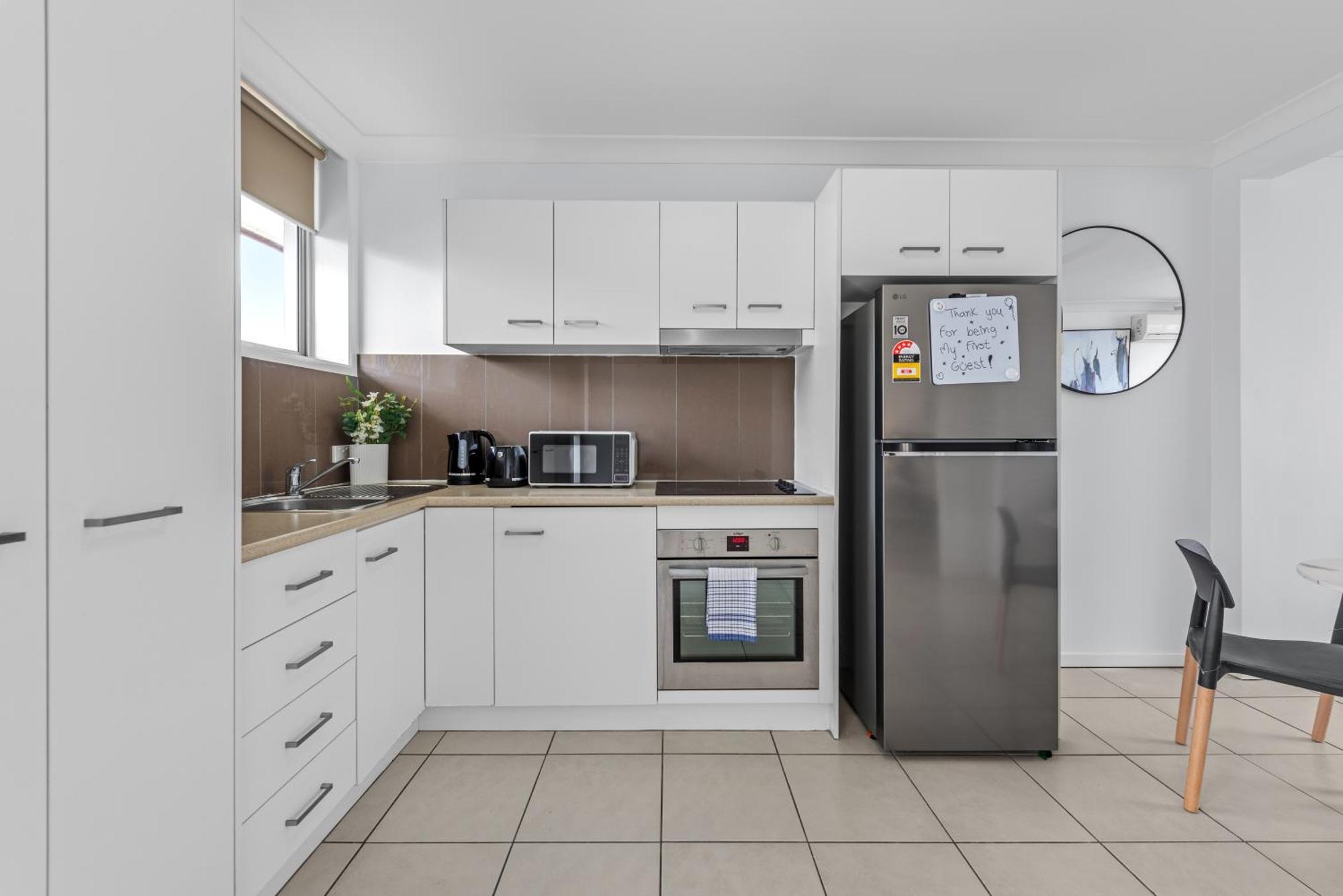 Comfy And Cozy Near Hospitals And Cbd With Parking! * Brisbane