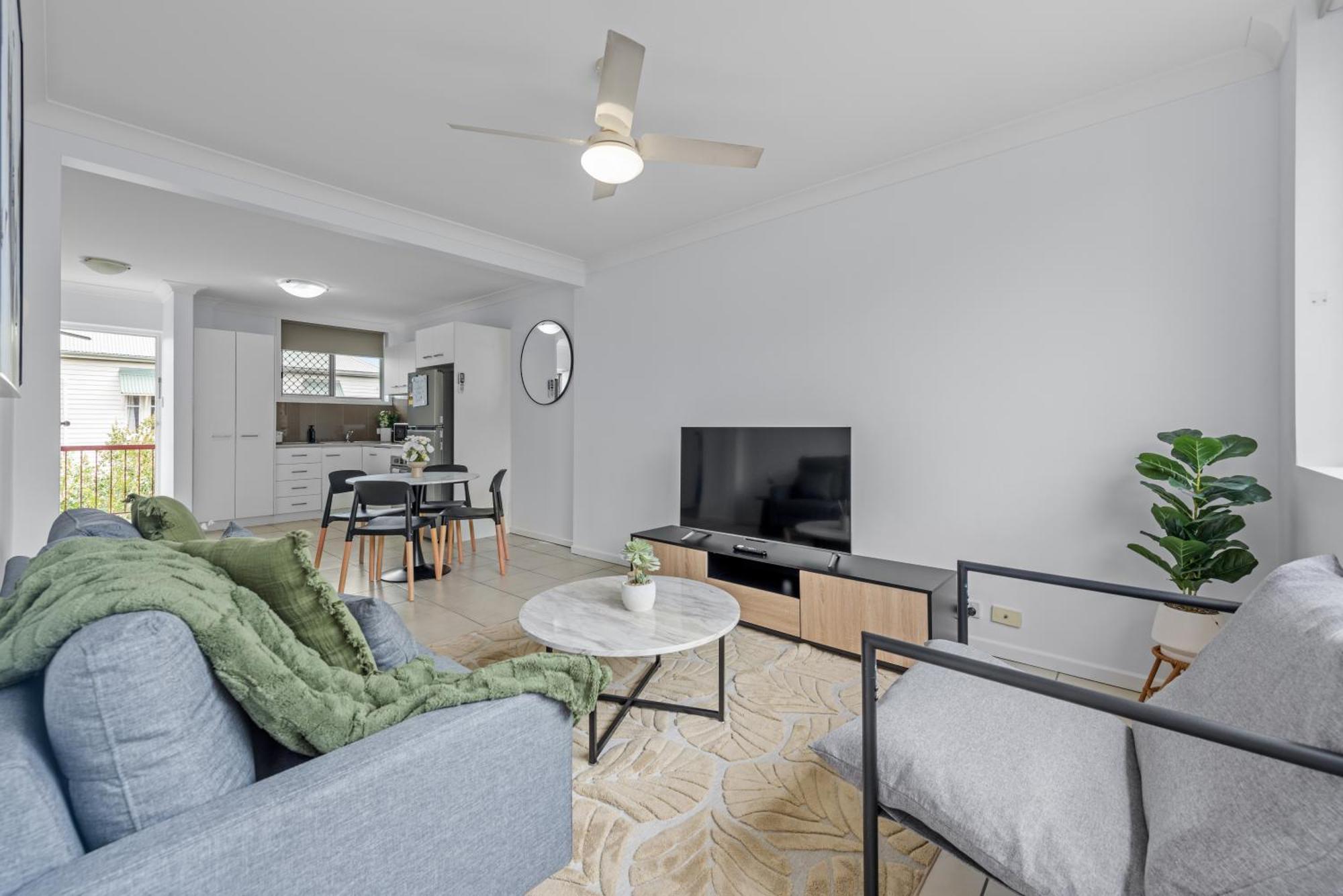 Comfy And Cozy Near Hospitals And Cbd With Parking! Apartment *