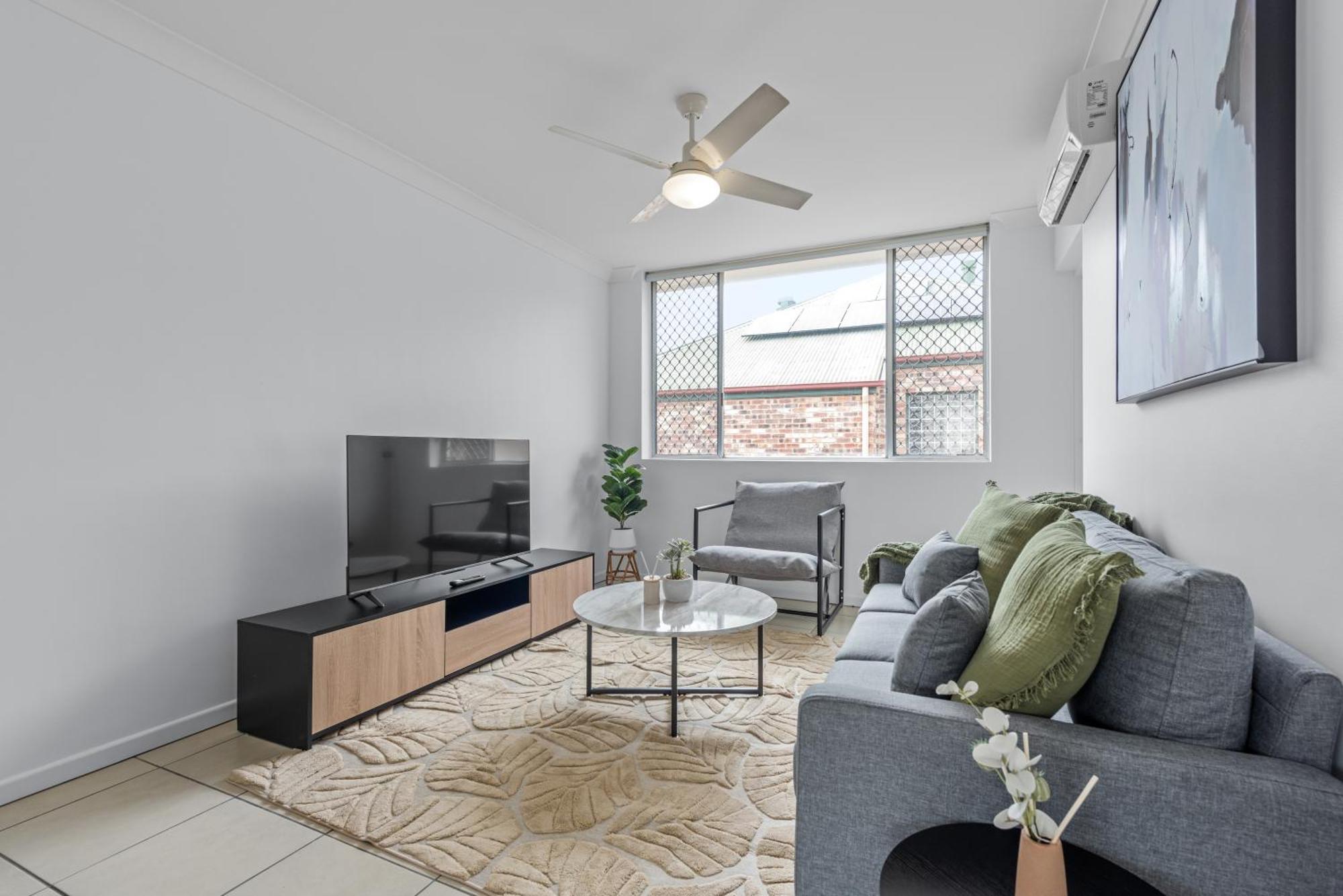 Comfy And Cozy Near Hospitals And Cbd With Parking! * Brisbane