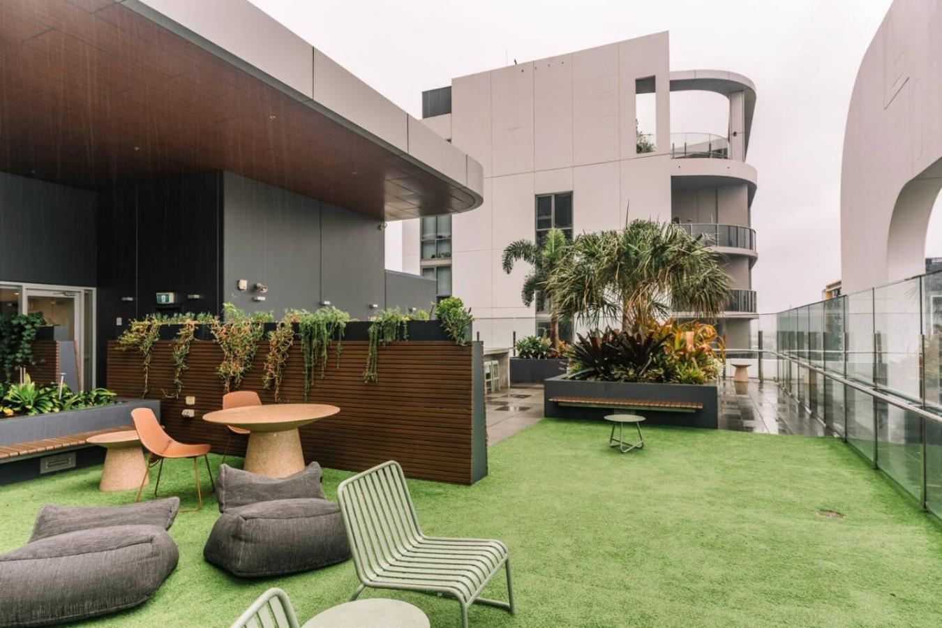 Apartment Scenic 2br With Balcony And Recreational Deck Access Brisbane