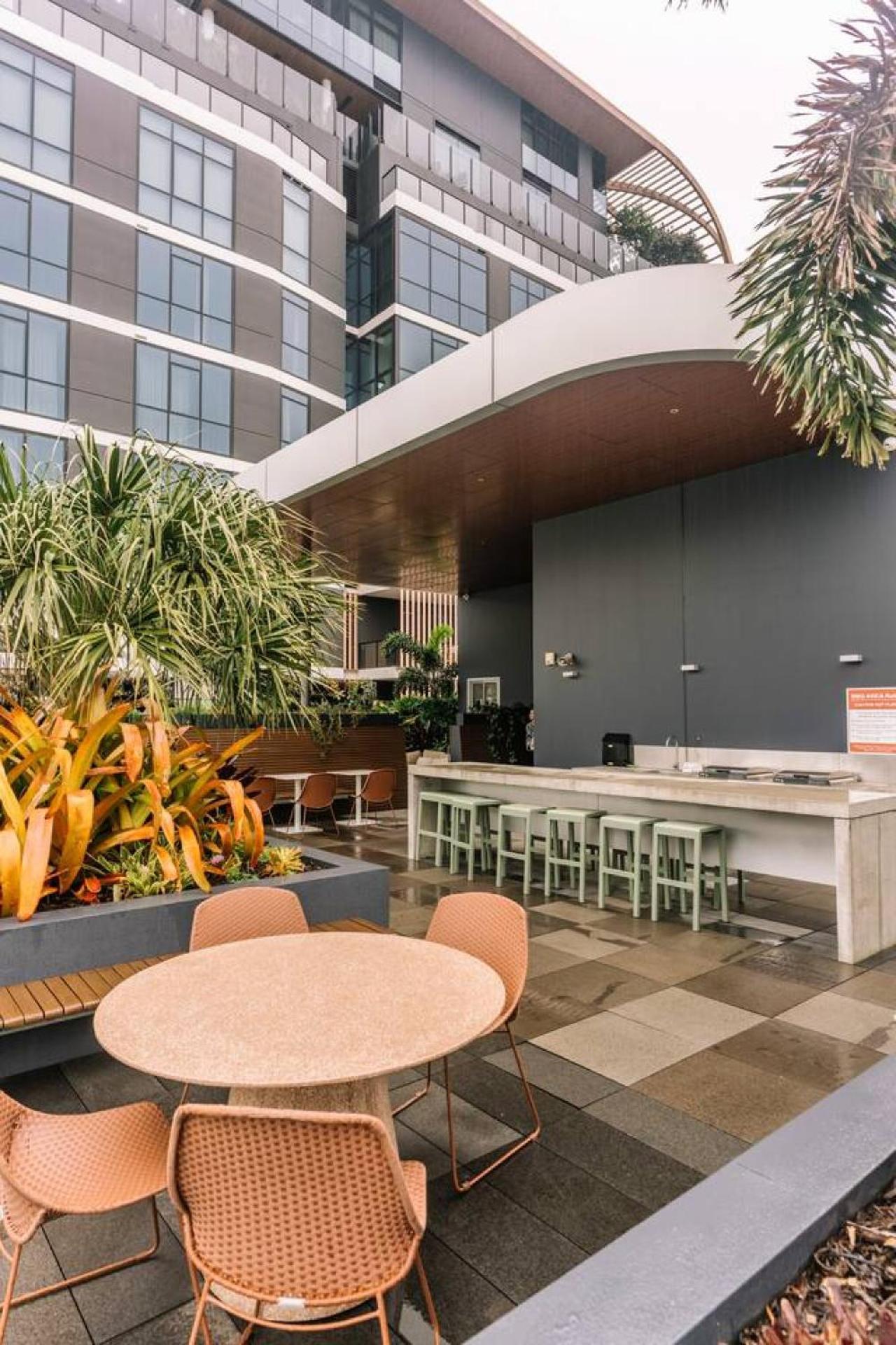 Apartment Scenic 2br With Balcony And Recreational Deck Access Brisbane