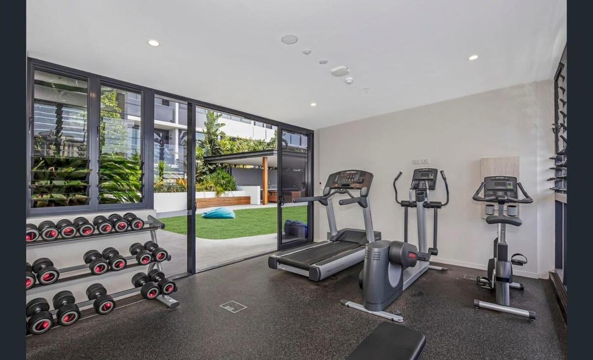 Apartment 54q Abnb-style Discover Riverside Bliss With Pool And Free Parking Near Portside Brisbane