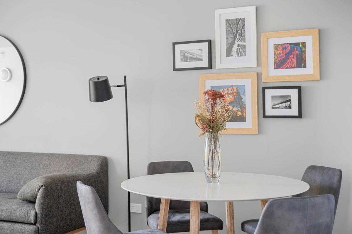 54q Abnb-style Discover Riverside Bliss With Pool And Free Parking Near Portside Apartment