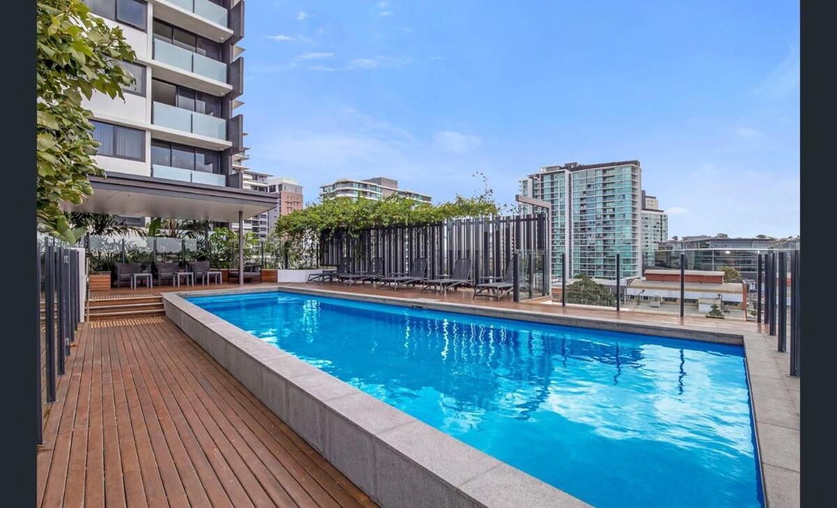 54q Abnb-style Discover Riverside Bliss With Pool And Free Parking Near Portside Apartment Brisbane