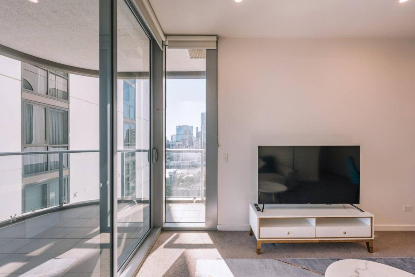 Contemporary 2br W Deck And Bbq Access Apartment *