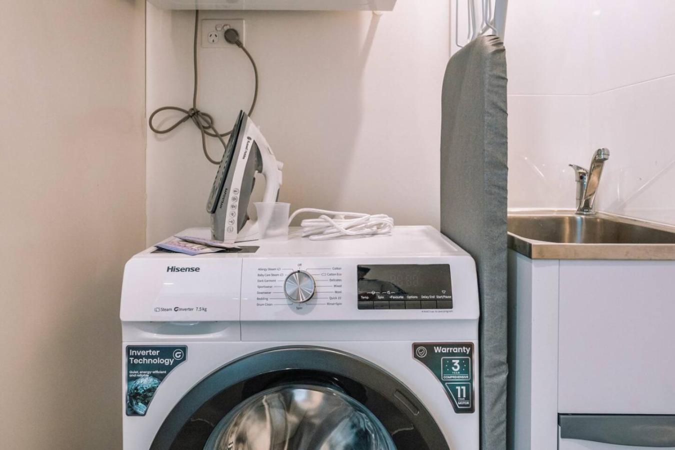 Apartment Contemporary 2br W Deck And Bbq Access *