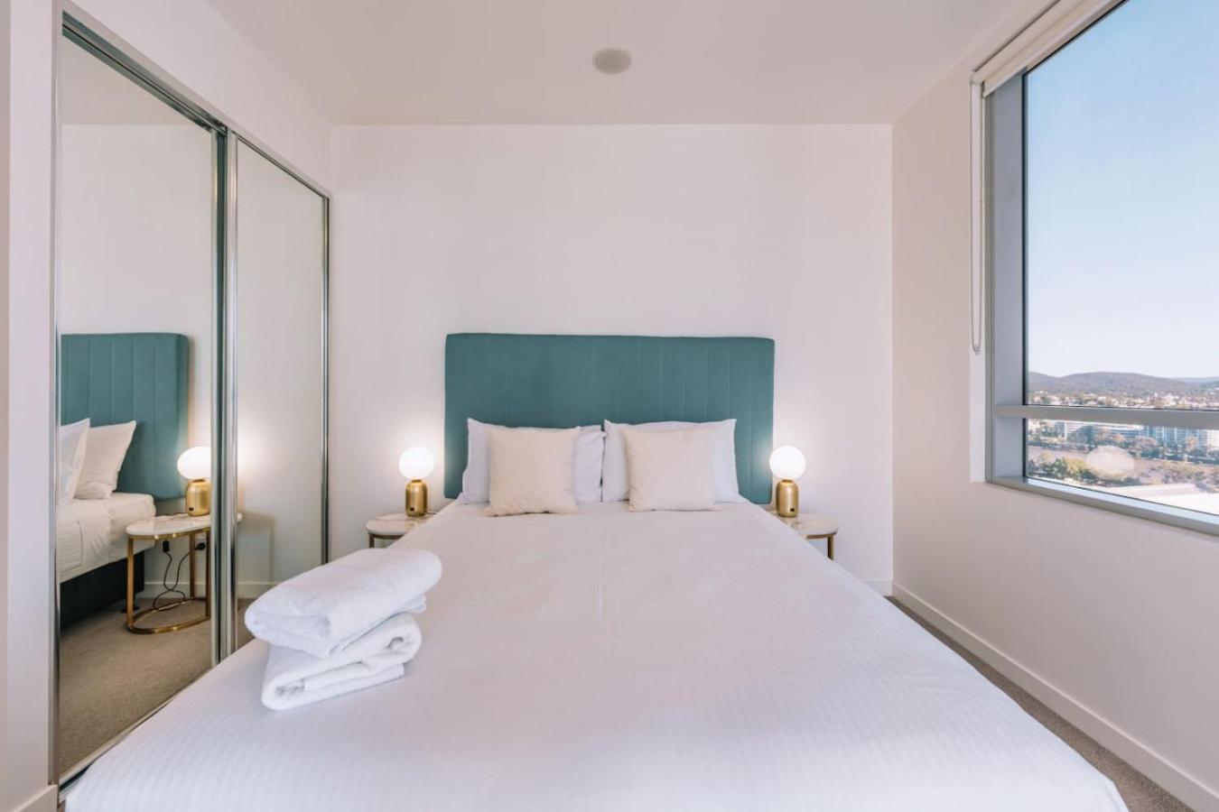 Contemporary 2br W Deck And Bbq Access Apartment *