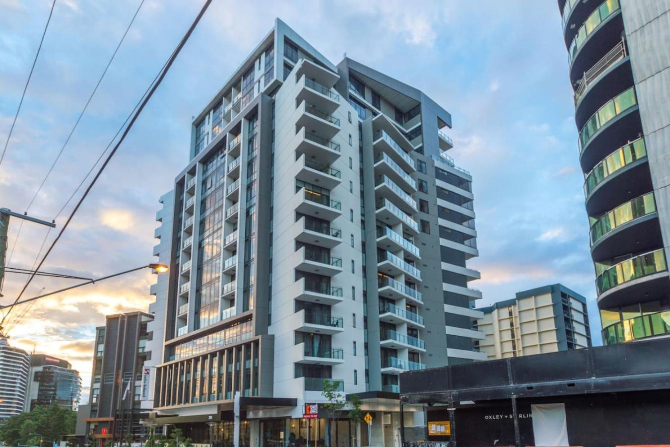 1b Southbank. Parking. Long Term * Brisbane