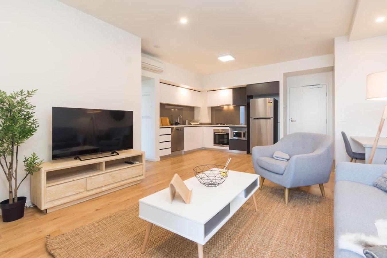 Apartment 1b Southbank. Parking. Long Term