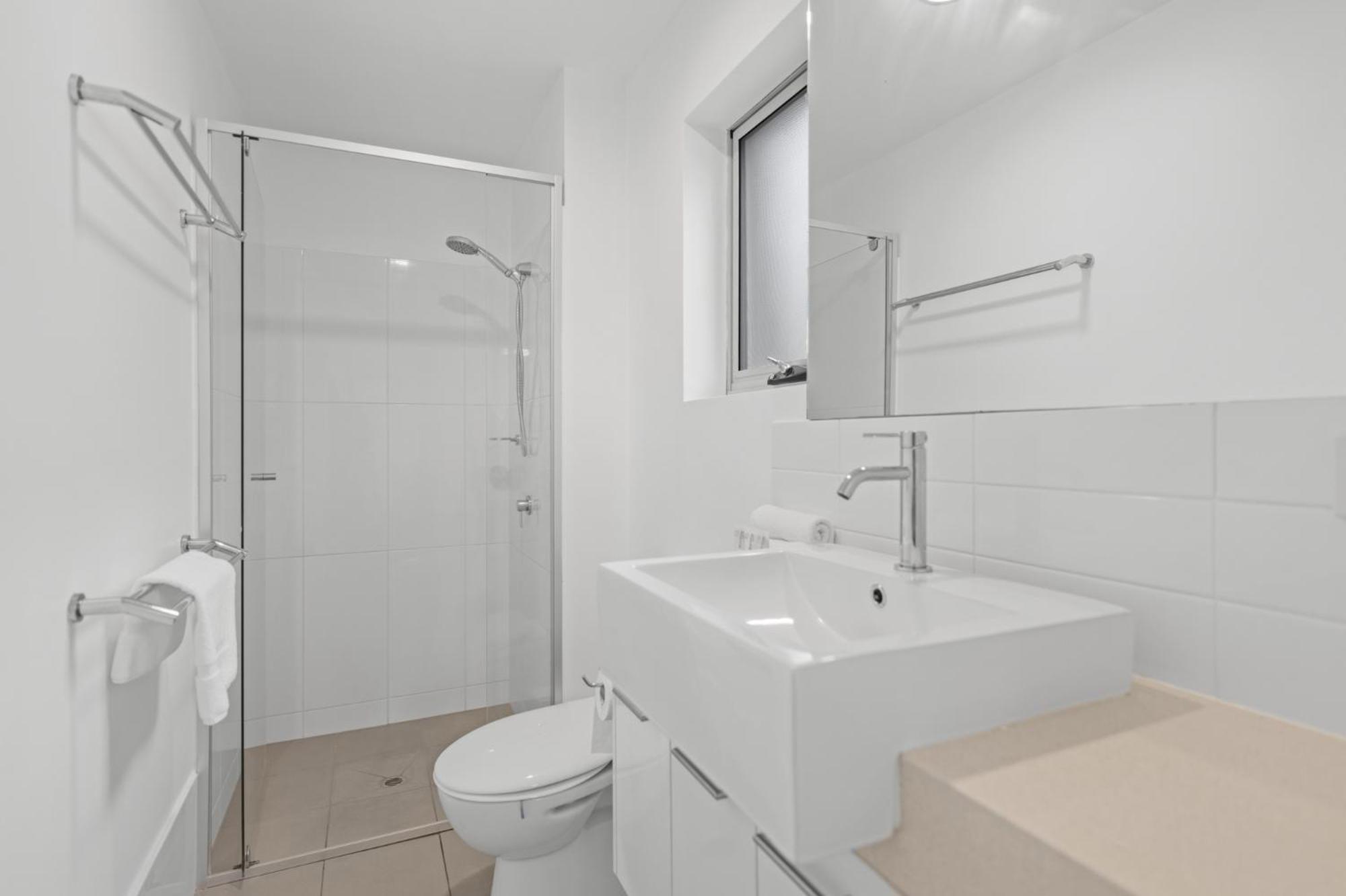 Apartment 2-bed Getaway With Shared Pool & Bbq Access