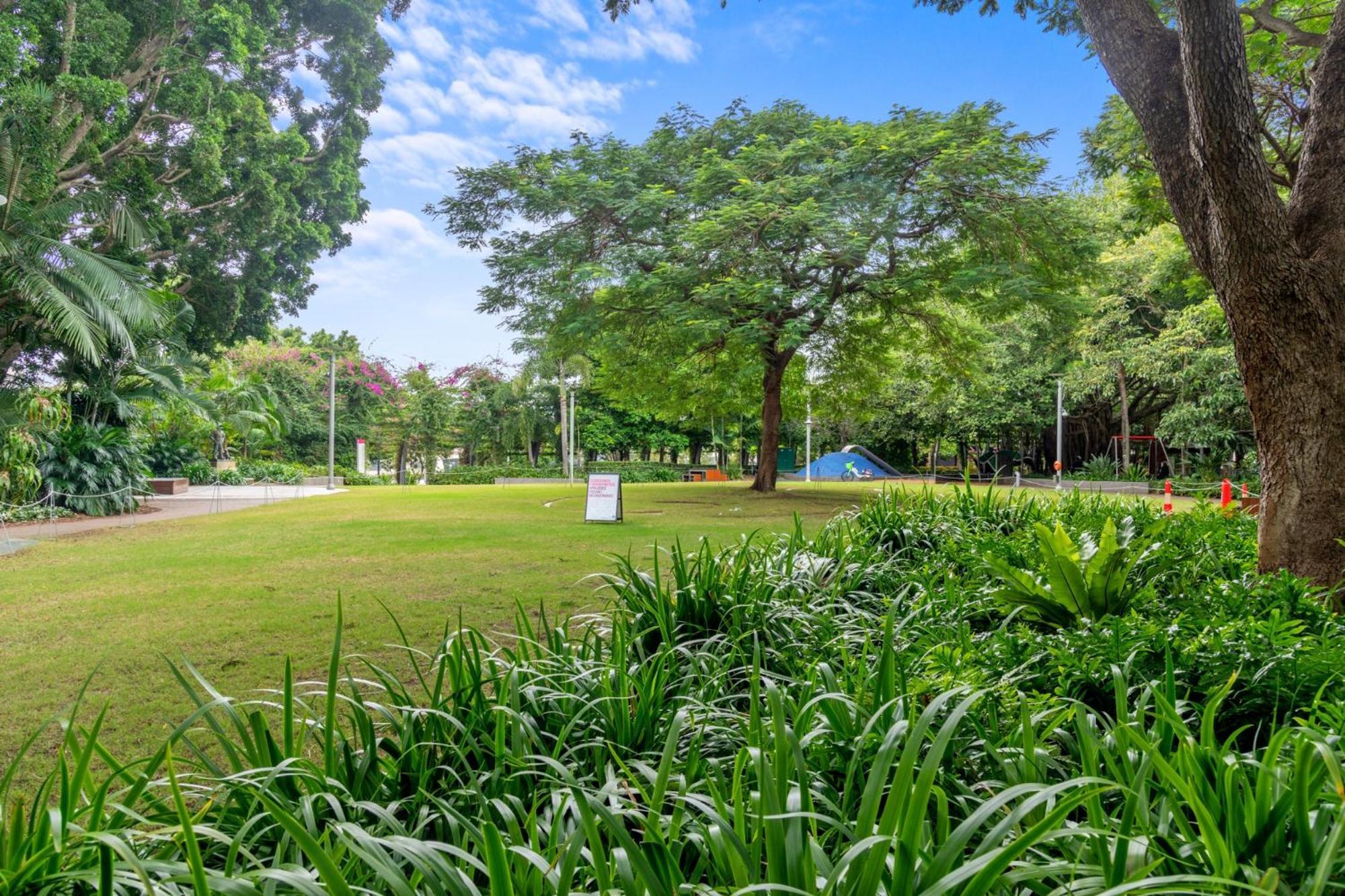 Modern Southbank Parklands Retreat * Brisbane