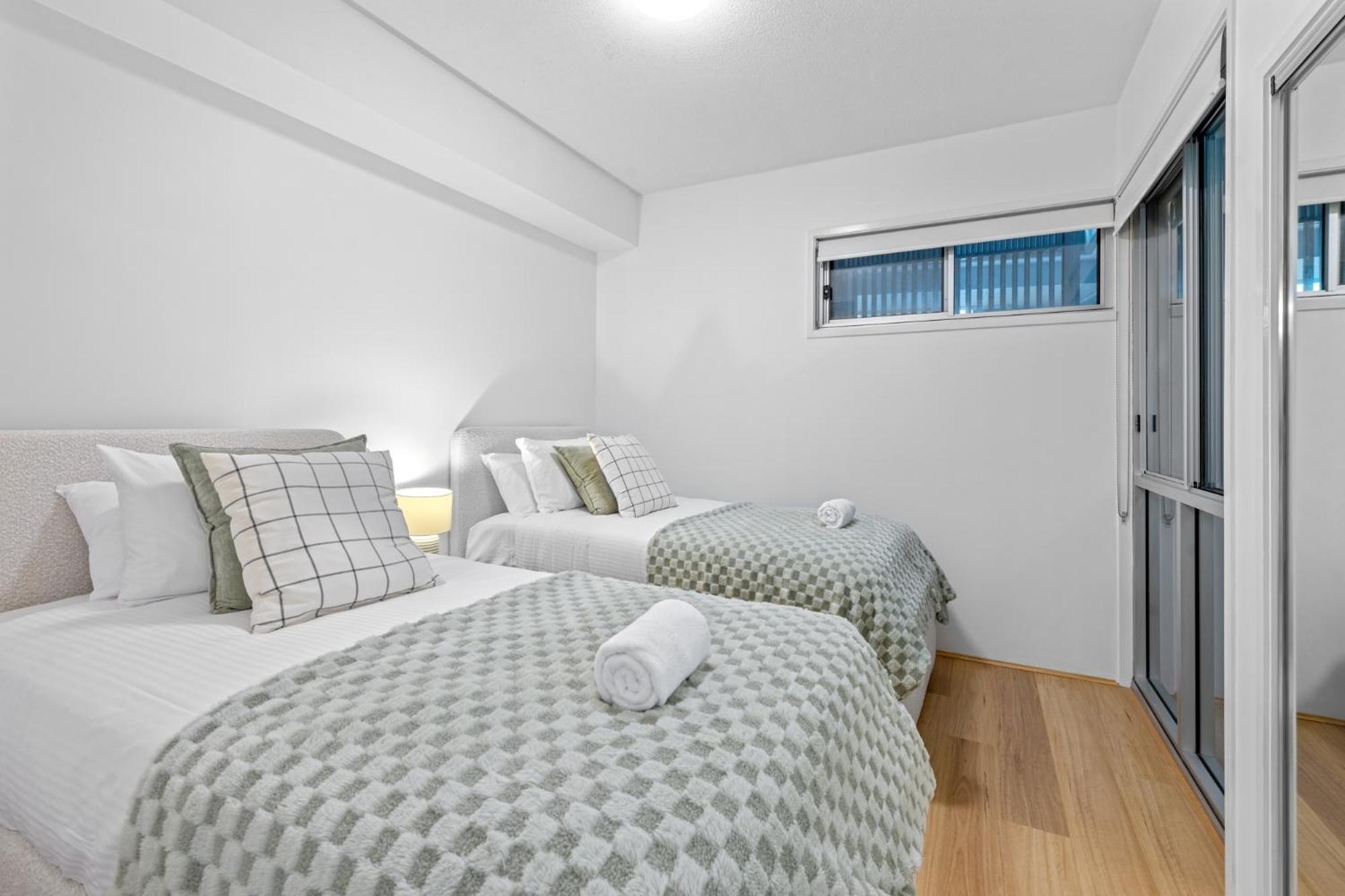 Modern Southbank Parklands Retreat