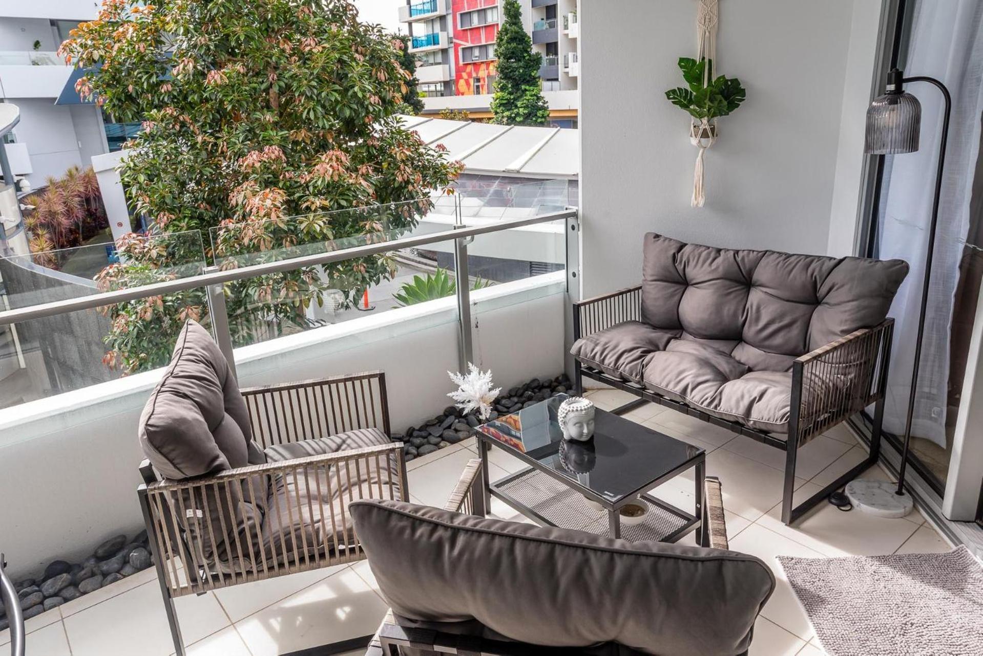 West End Getaway - Heated Pool Located Inside The Wateredge