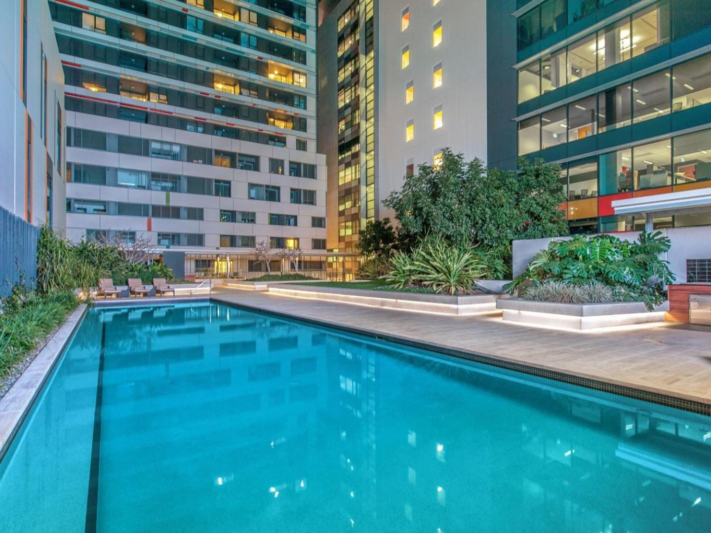 Spacious Valley Pad In Street Precinct