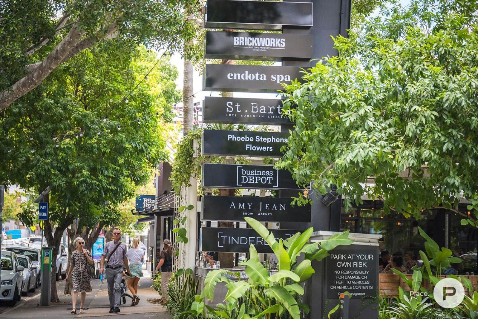 Apartment Spacious Valley Pad In Street Precinct *