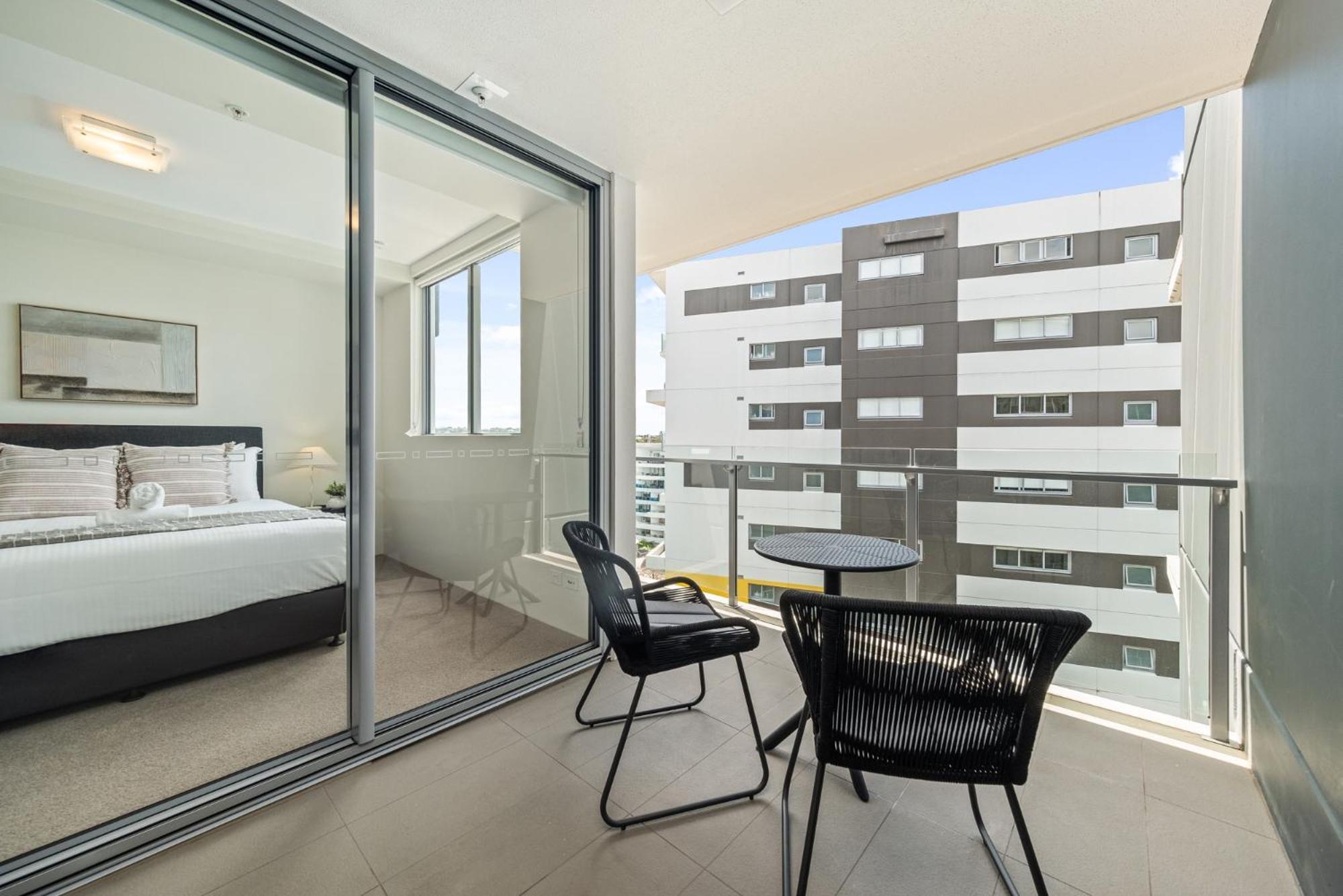 Apartment Chic West End With Gym & Pool Access *