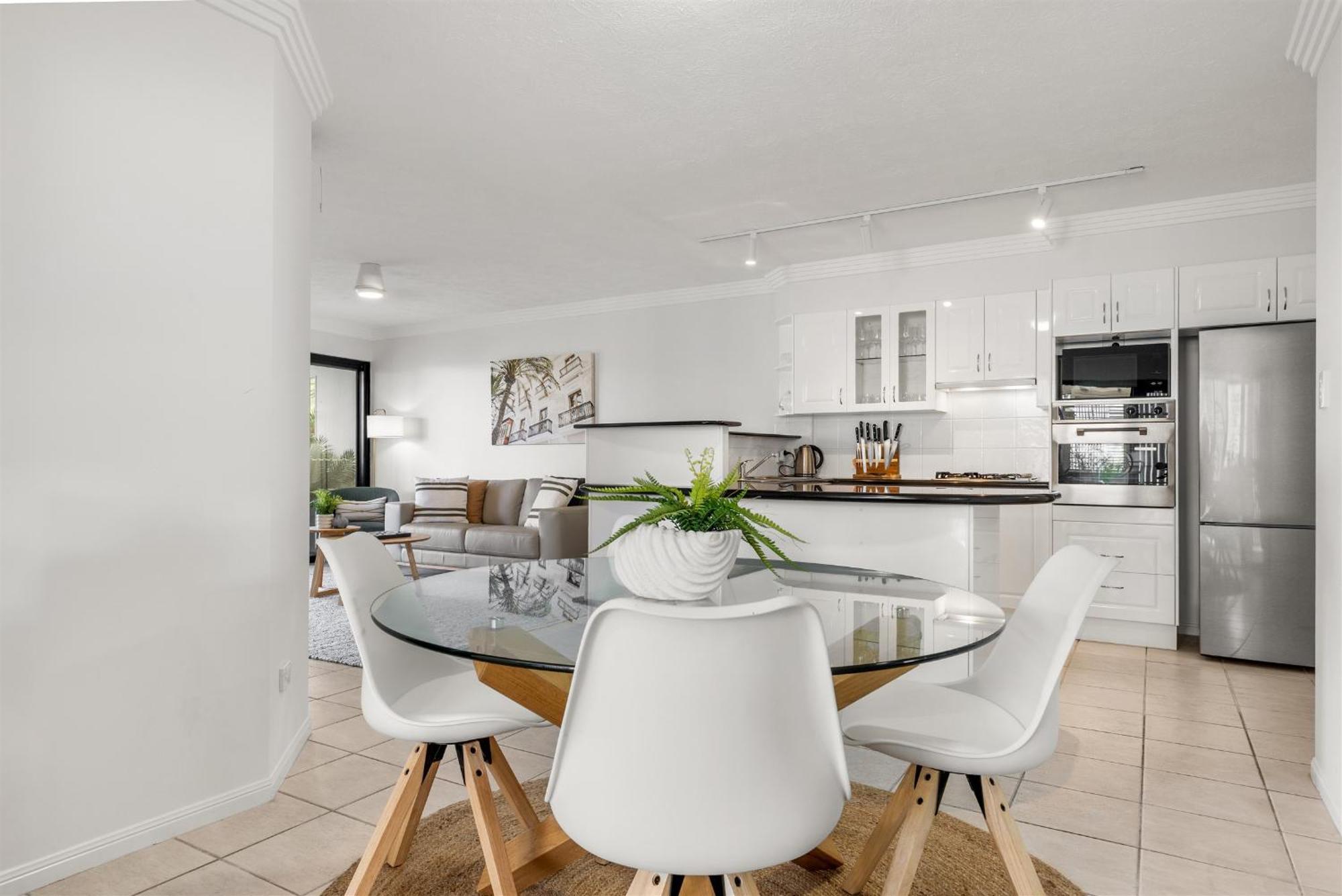 Oxlade Luxury Riverfront Apartment *