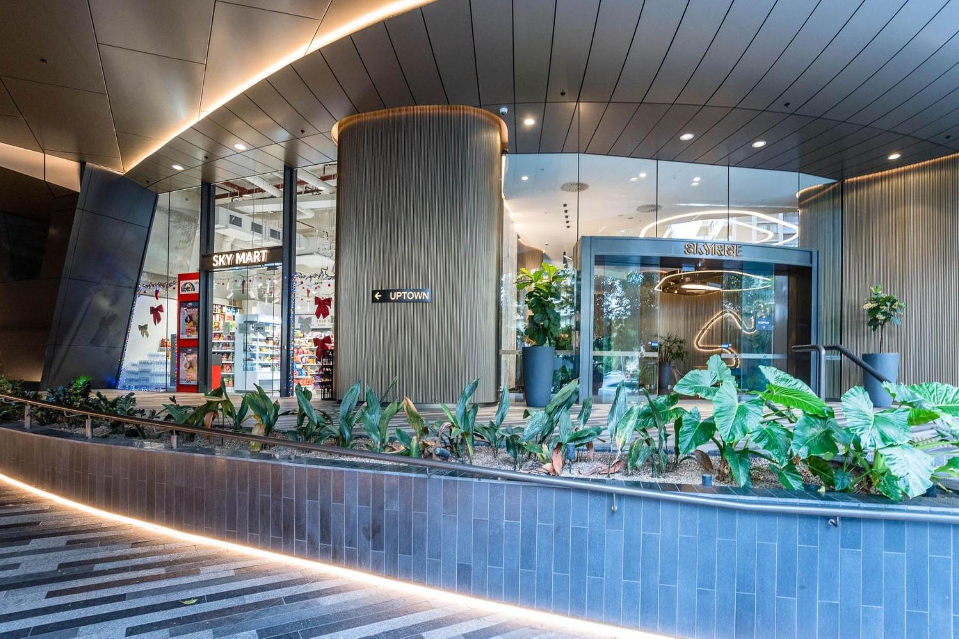 Skyline Serenity - Level 62 With Stunning Views!