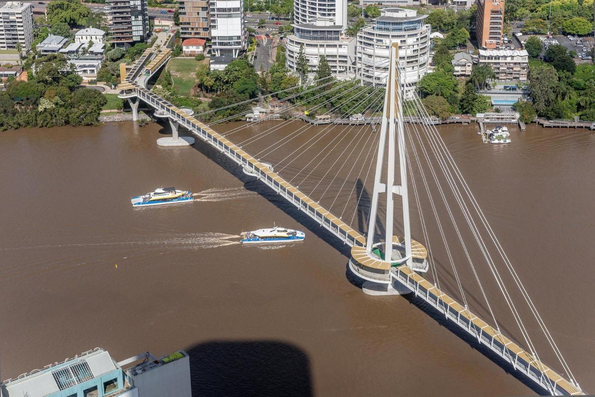 Skyline Serenity - Level 62 With Stunning Views!