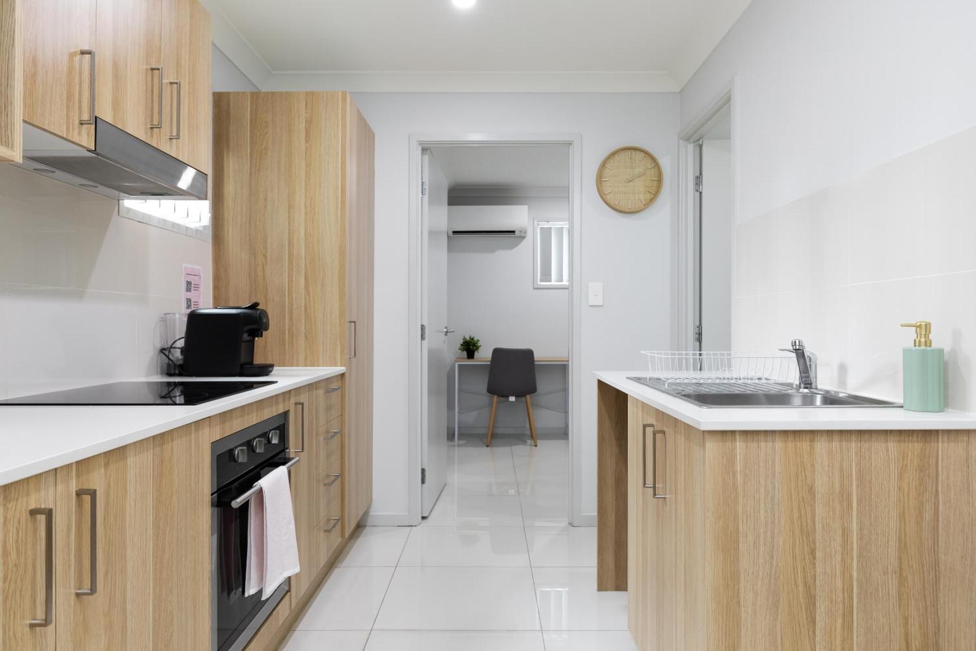 Smart Self Check-in - Freney Park Apartment