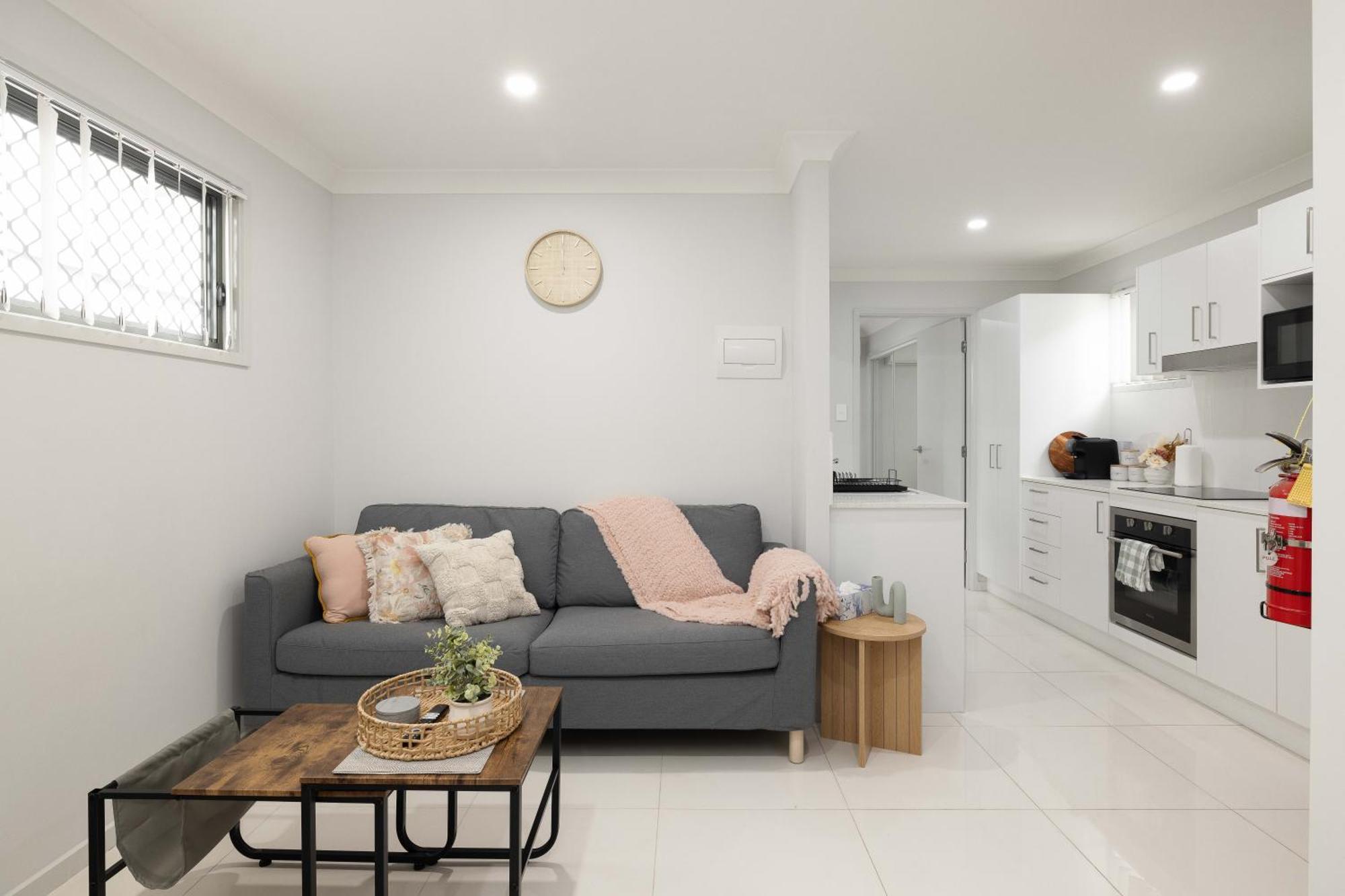 Smart Self Check-in - N Freney Apartment