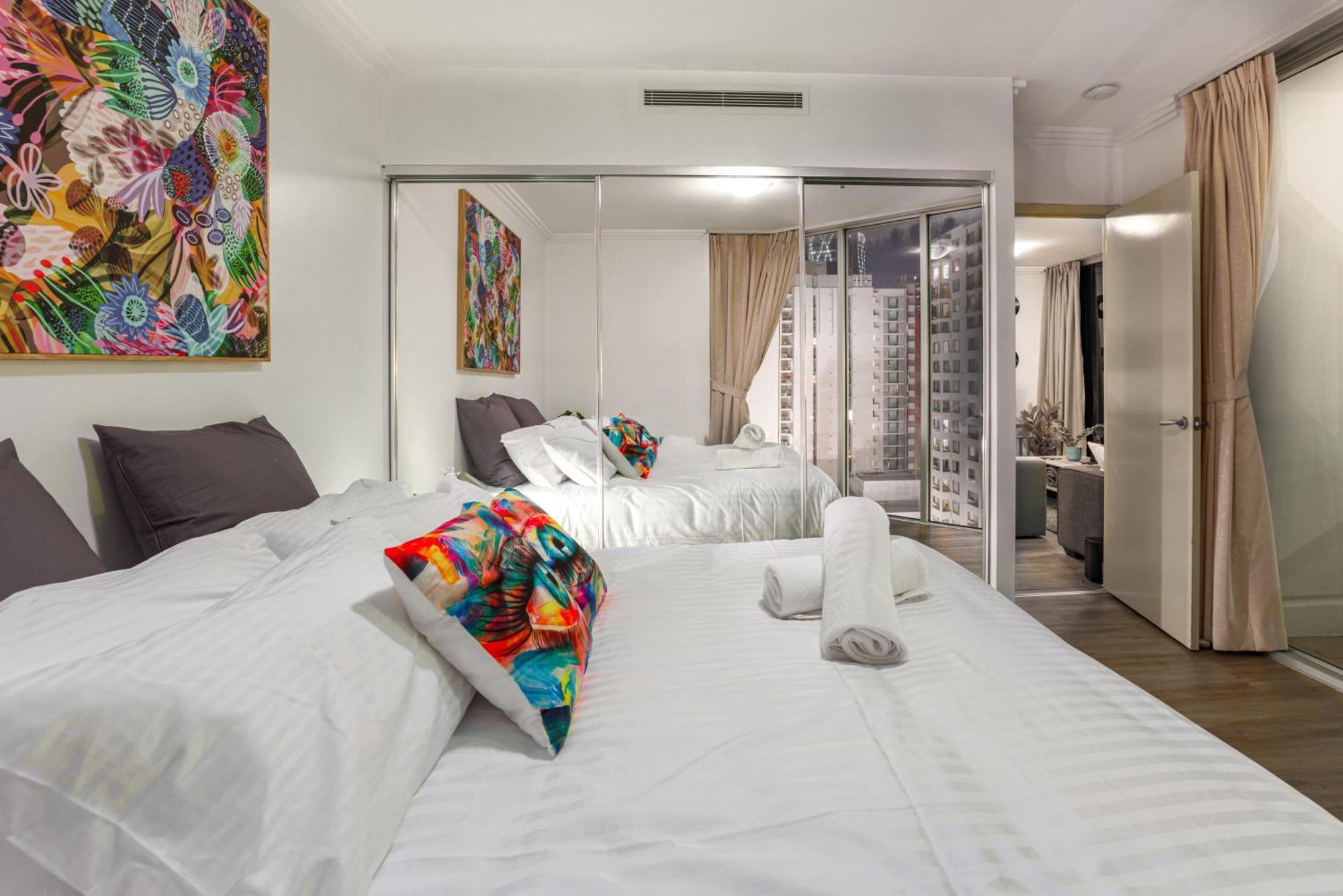 Retro Mania Cbd Sleeps 6 Car Park Included