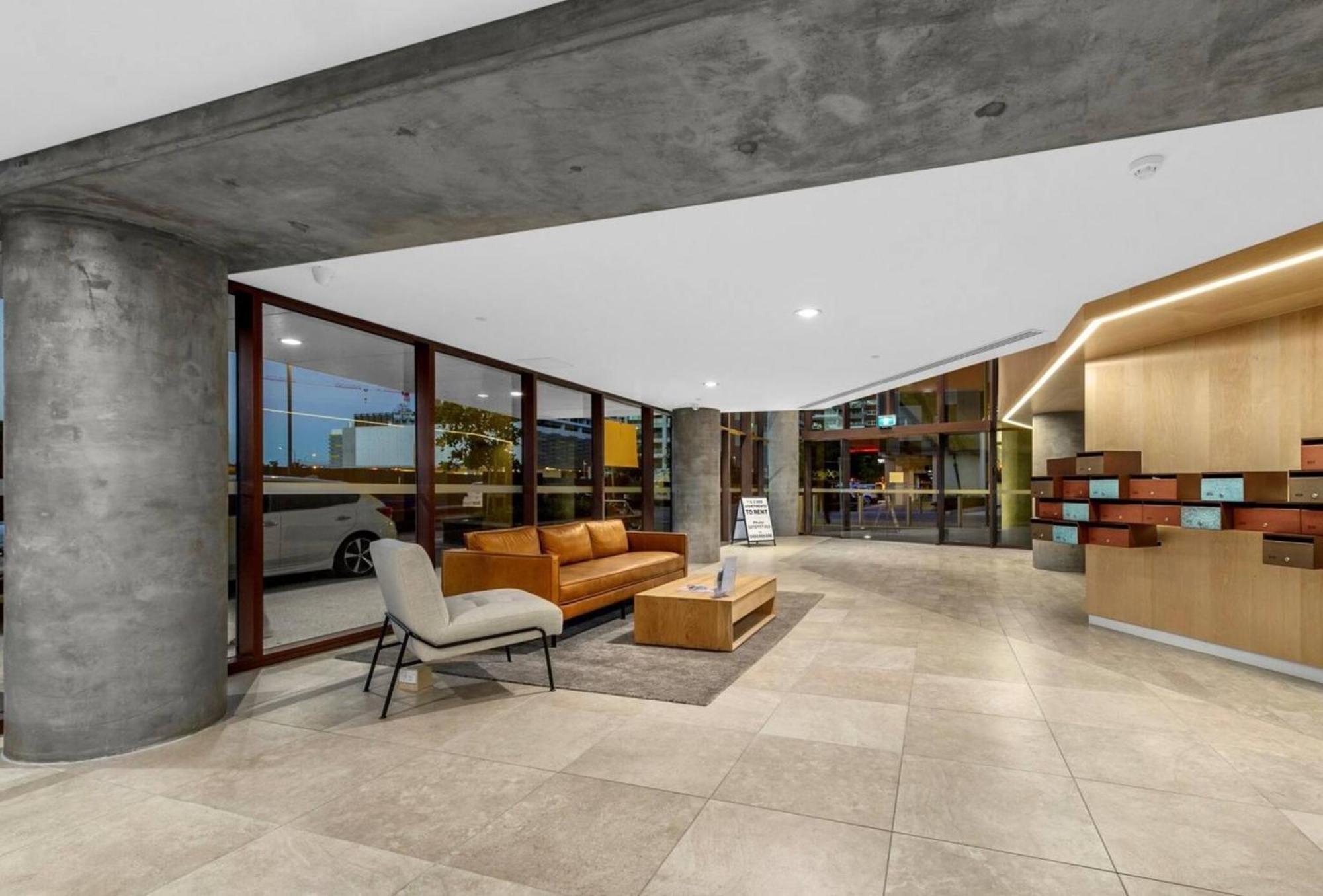 Apartment 2br In Proximity Hamilton With Carpark *