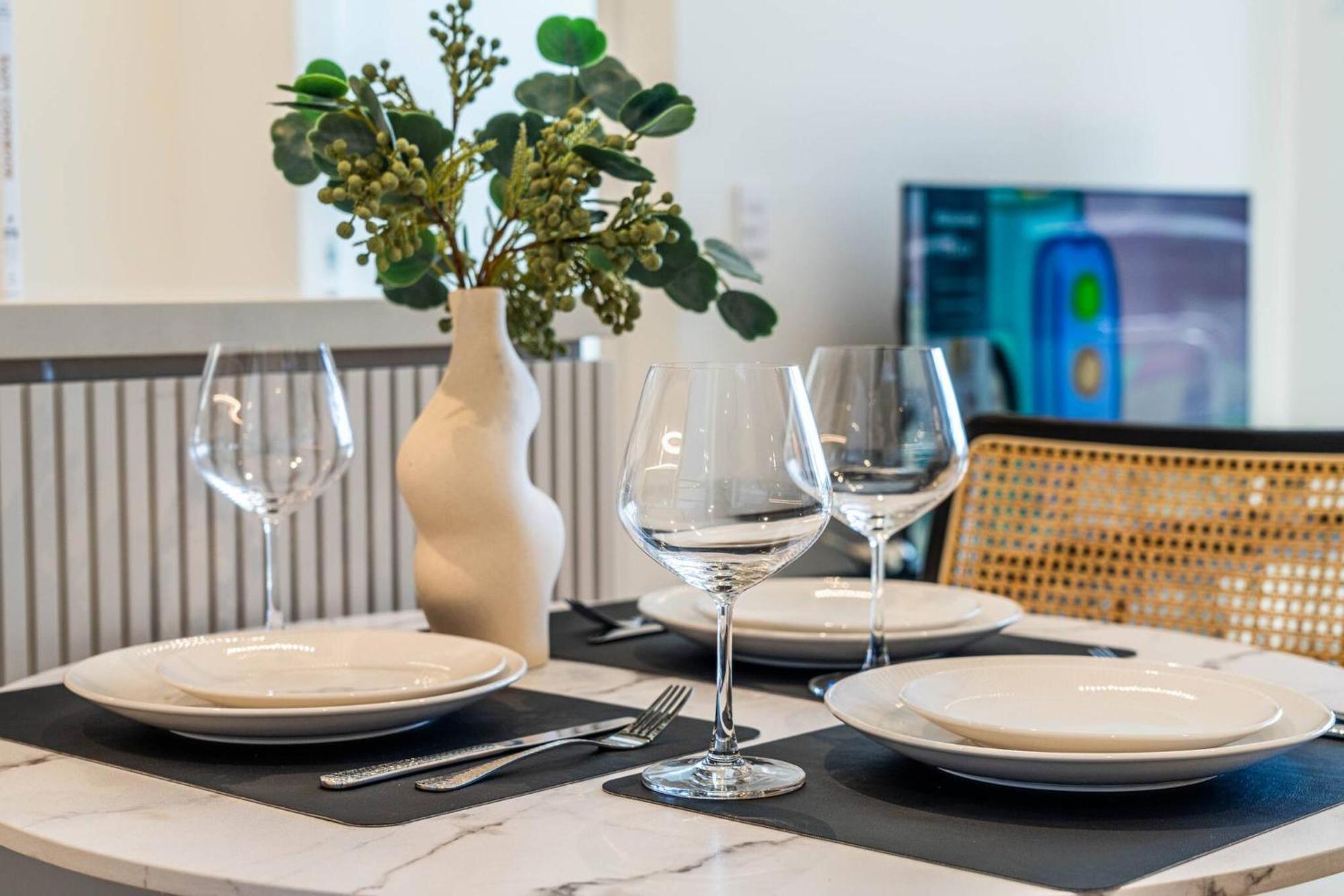 1br In Queen's Wharf Lv 29 With Sofa Bed And Carpark