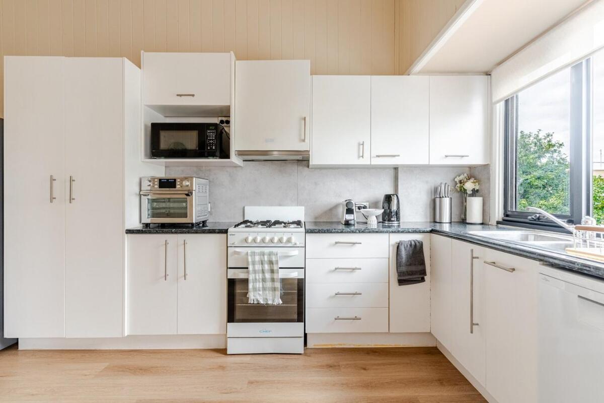 A5q Abnb-style 3br House With Balcony & 2 Free Parking Nr Portside Wharf