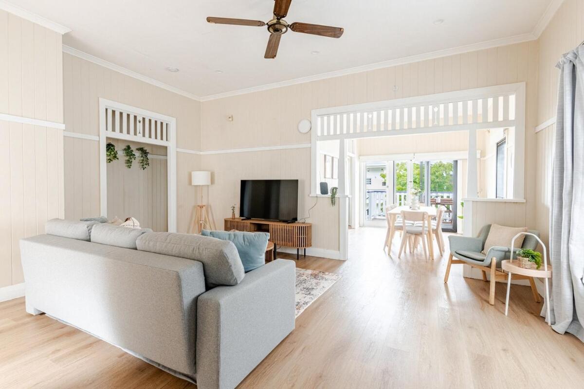 A5q Abnb-style 3br House With Balcony & 2 Free Parking Nr Portside Wharf