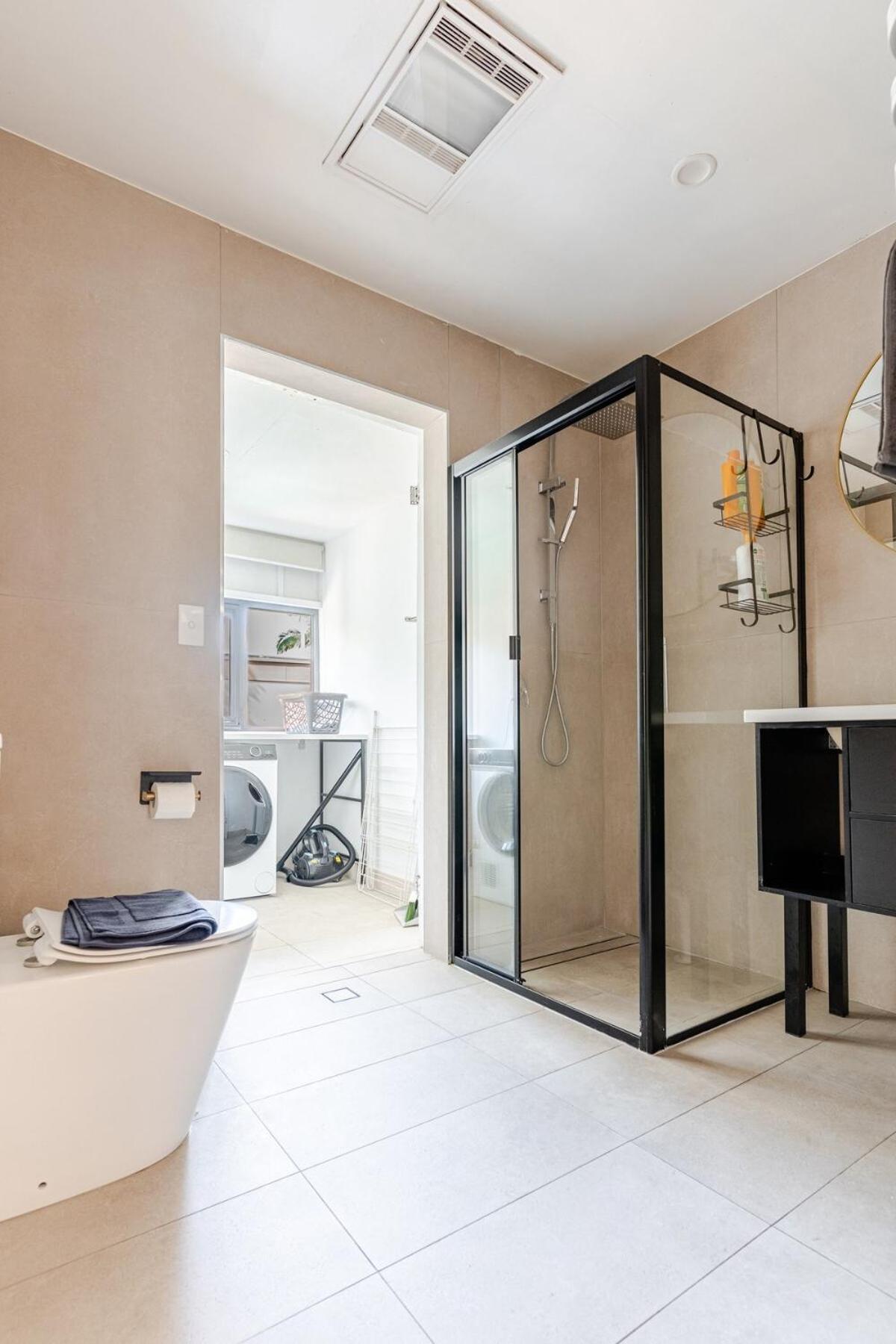 A5q Abnb-style 3br House With Balcony & 2 Free Parking Nr Portside Wharf *