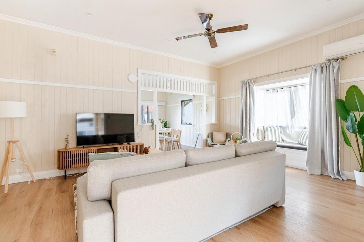 A5q Abnb-style 3br House With Balcony & 2 Free Parking Nr Portside Wharf *