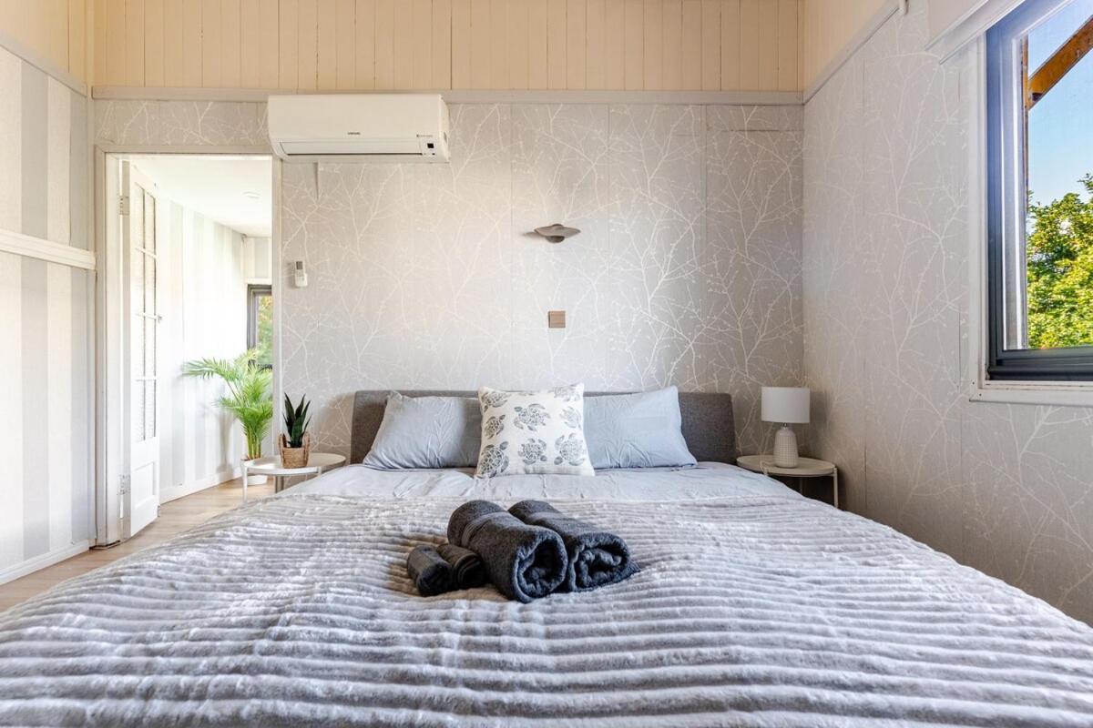 A5q Abnb-style 3br House With Balcony & 2 Free Parking Nr Portside Wharf Holiday home Brisbane