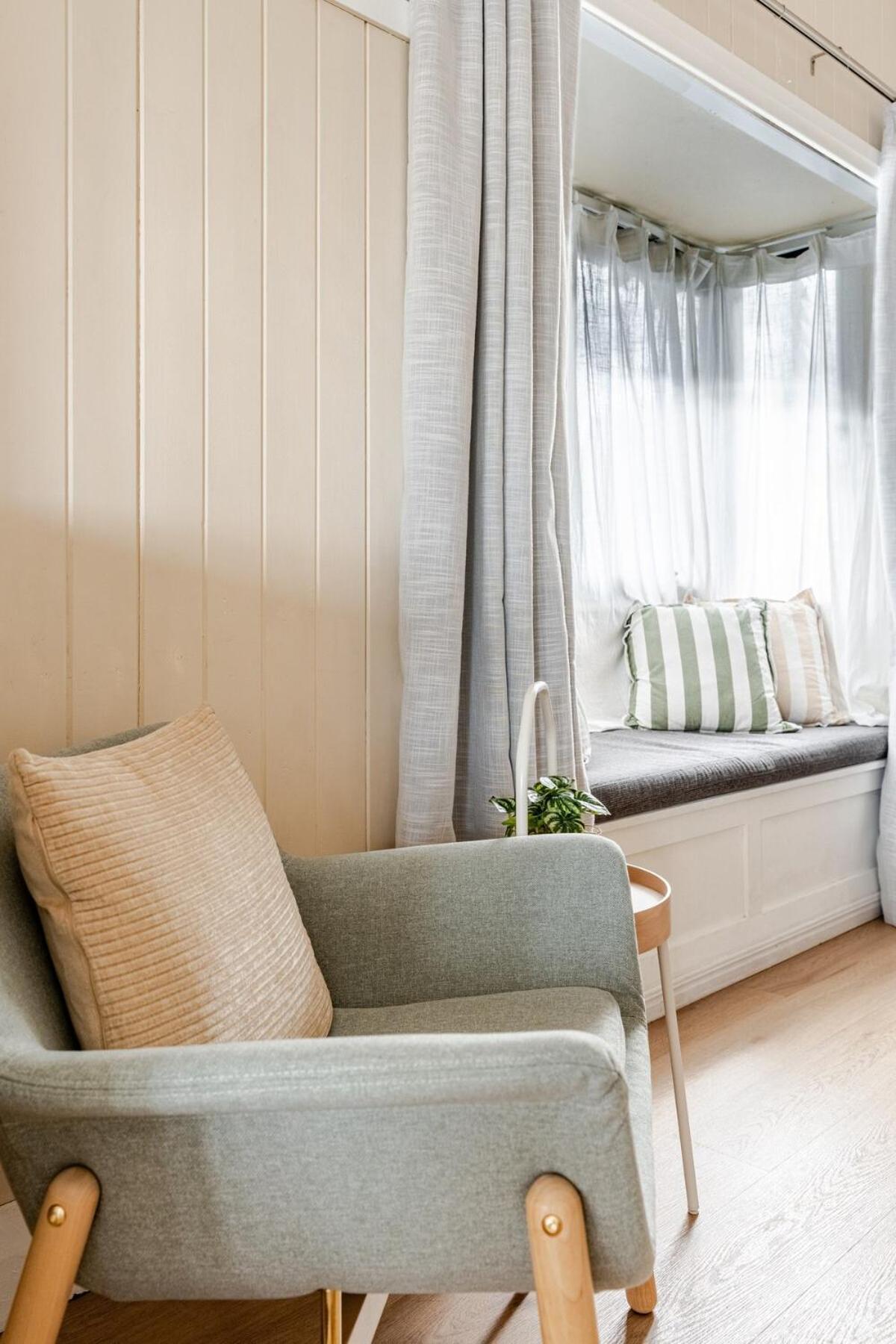 A5q Abnb-style 3br House With Balcony & 2 Free Parking Nr Portside Wharf