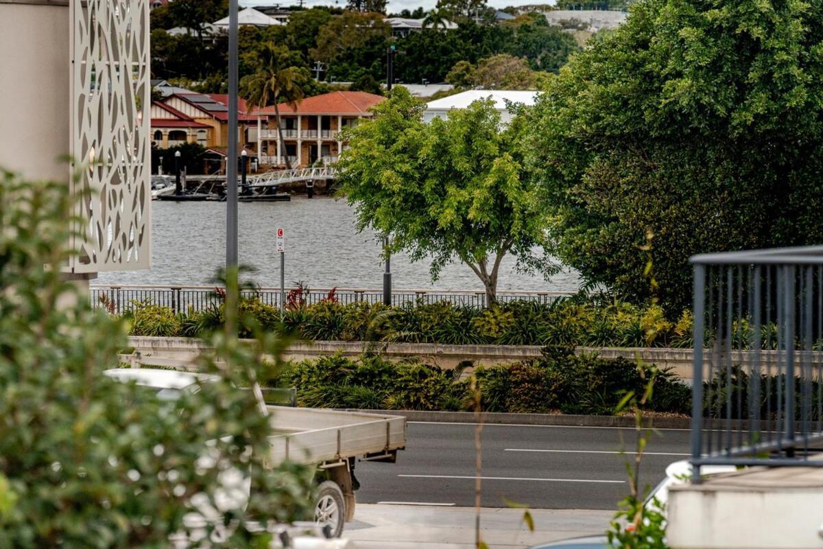 A5q Abnb-style 3br House With Balcony & 2 Free Parking Nr Portside Wharf Holiday home *