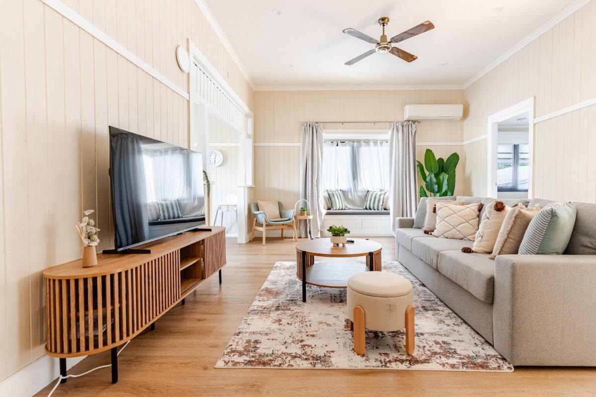 A5q Abnb-style 3br House With Balcony & 2 Free Parking Nr Portside Wharf *