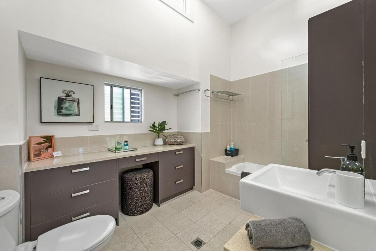 Luxe Inner-city With Views - Teneriffe *