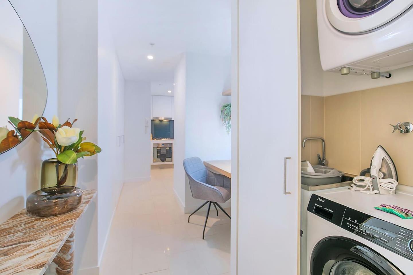 'oliva On Brookes' Chic Inner-city Escape With Pool