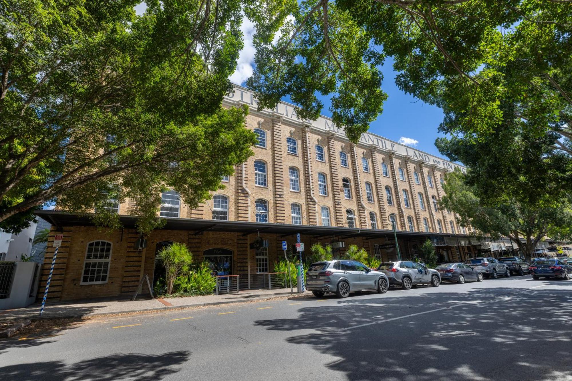 Stylish Heritage 2br Loft Near And River With Pool And Free Parking Brisbane