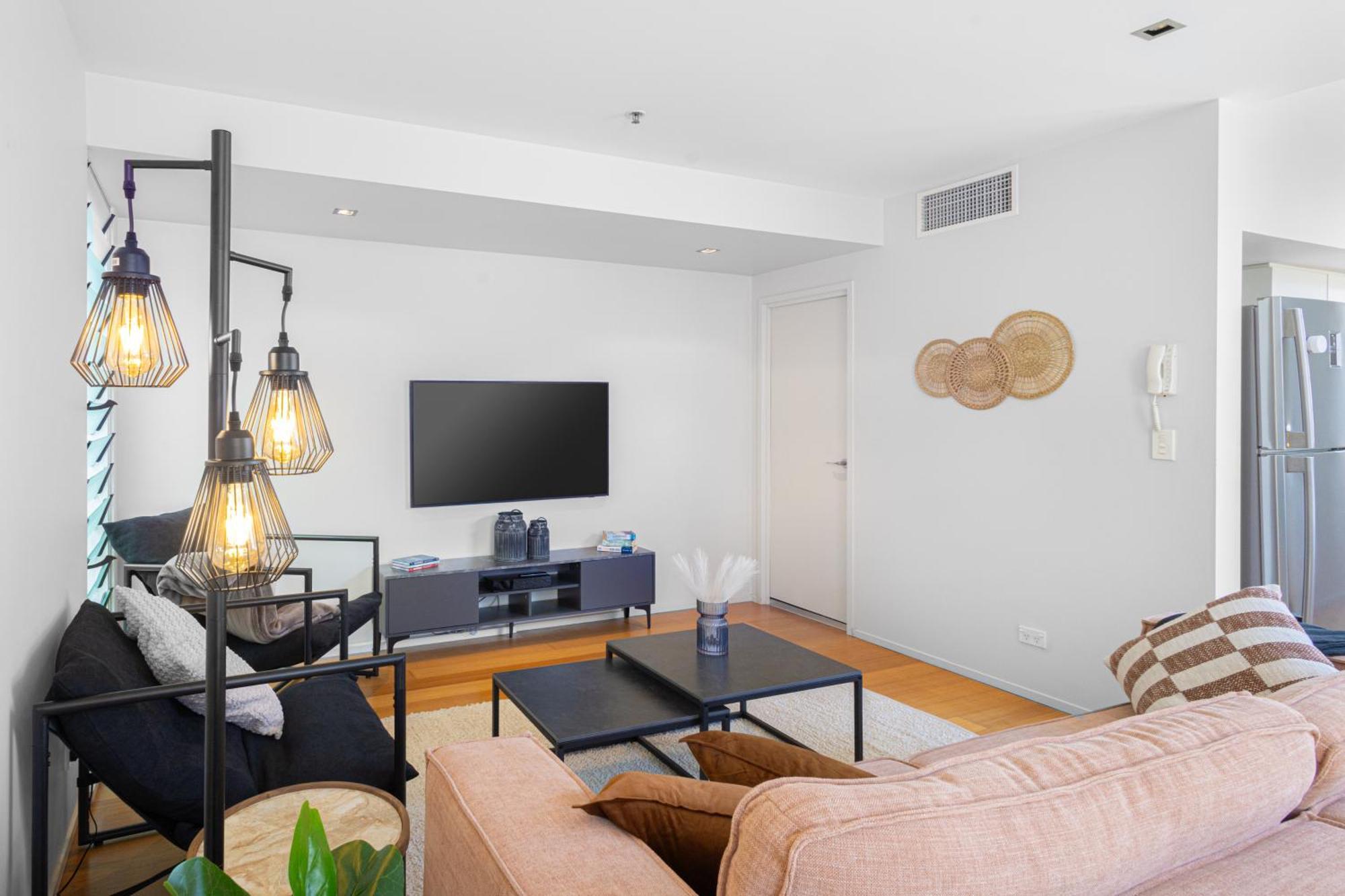 Stylish Heritage 2br Loft Near And River With Pool And Free Parking Brisbane