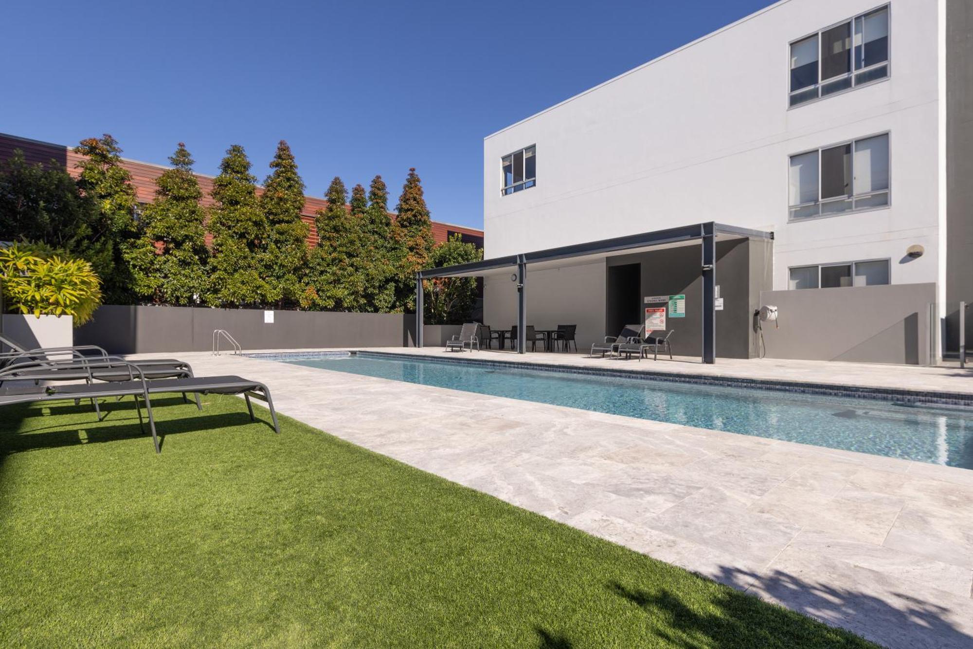 Bulimba Bliss Elegant, Airy & Scenic Getaway Brisbane