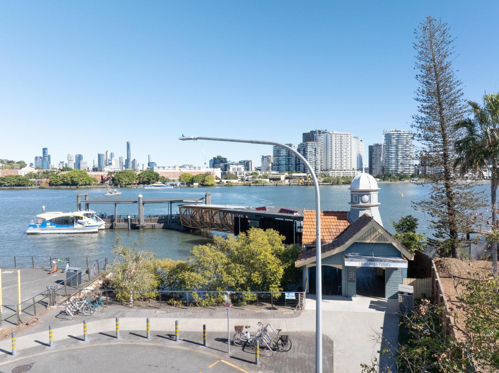 Bulimba Bliss Elegant, Airy & Scenic Getaway