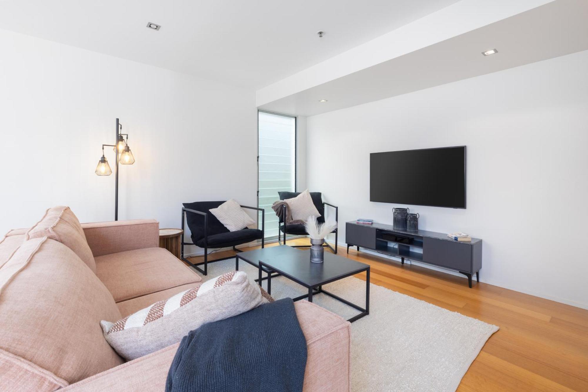 Stylish Heritage 2br Loft Near And River With Pool And Free Parking *