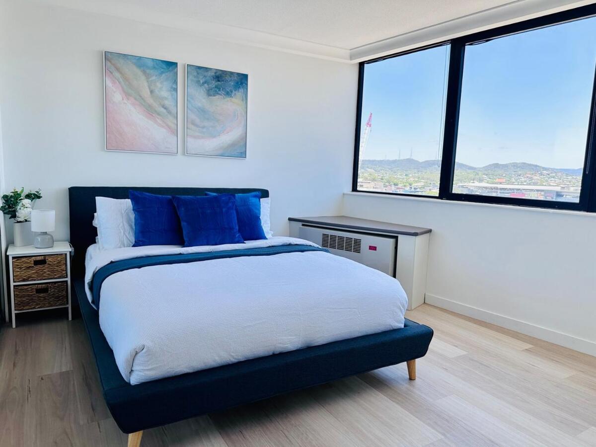 Quay To The City! Spacious, Stylish, Apartment Brisbane
