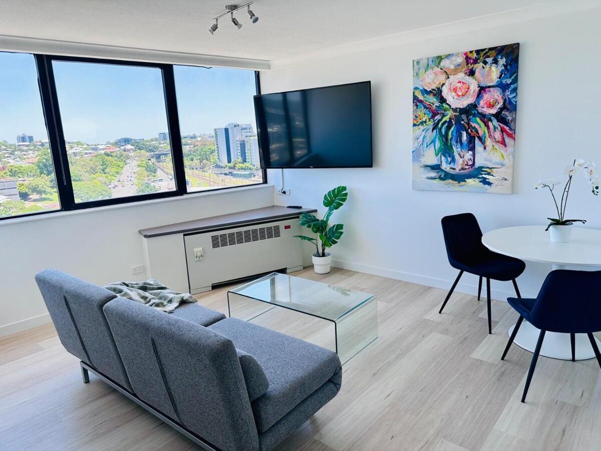 Quay To The City! Spacious, Stylish, Apartment Brisbane