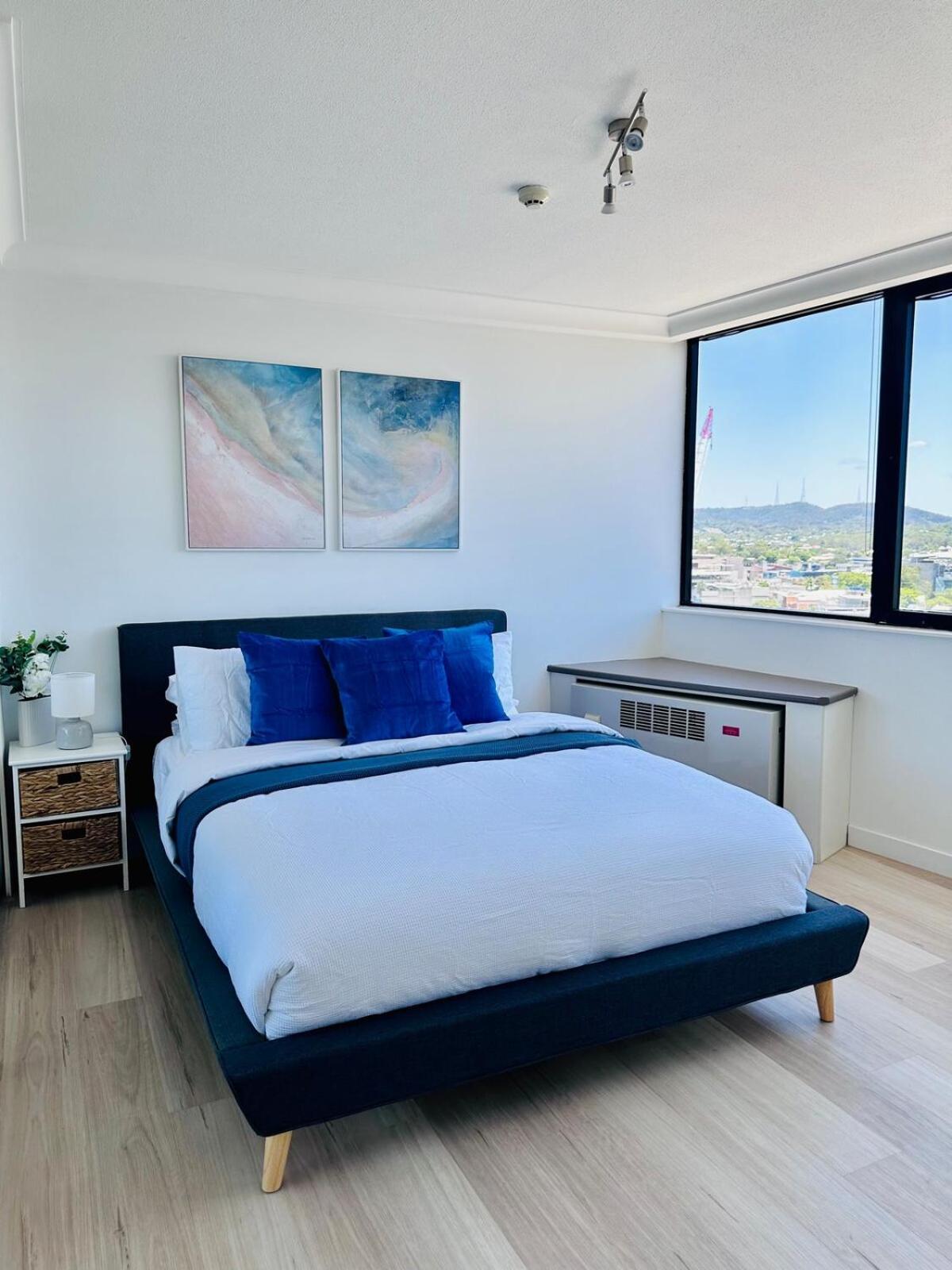 Apartment Quay To The City! Spacious, Stylish,