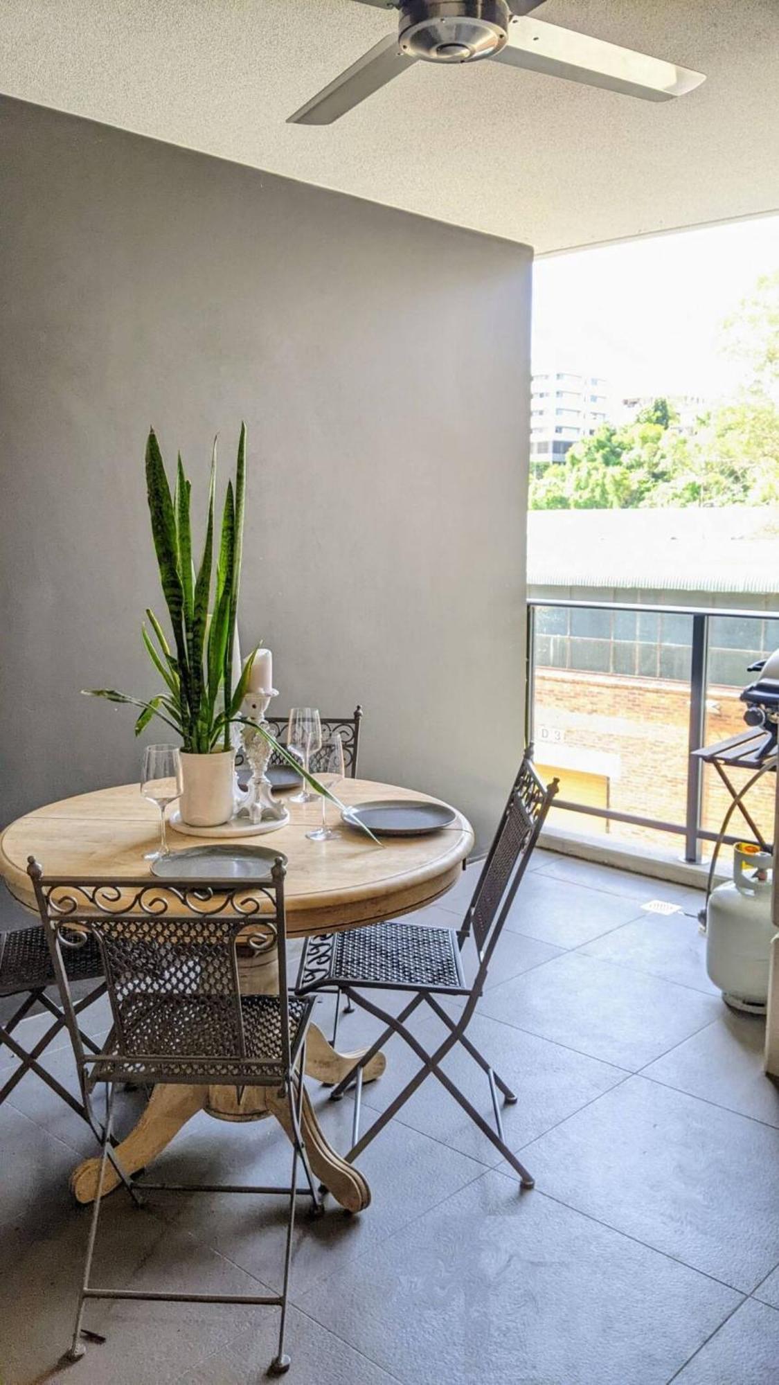Located Within Walking Distance Of Great Breweries And Restaurants Apartment Brisbane