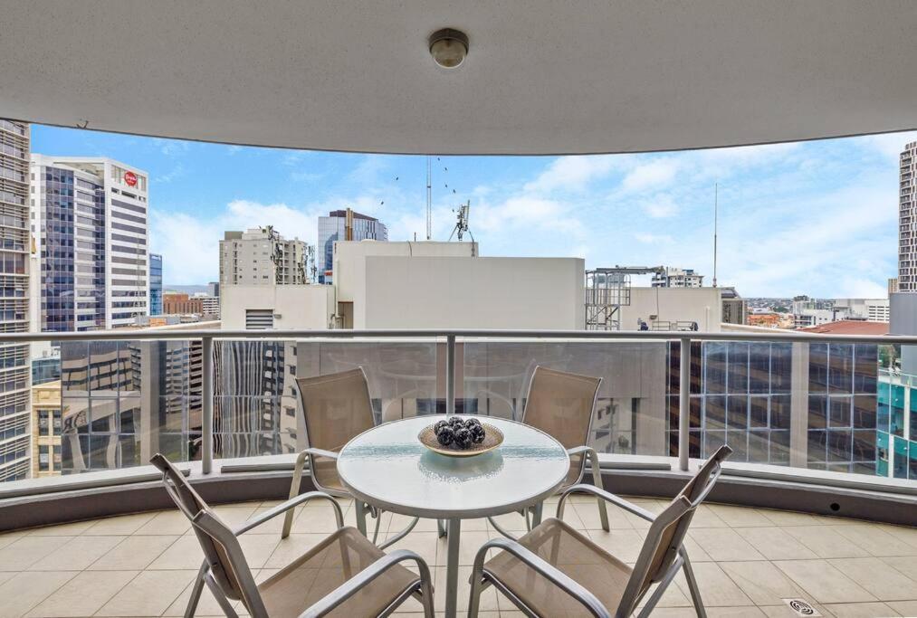 Inner-city Vibes! 2bed/1bath/1car/pool/balcony~cbd Apartment