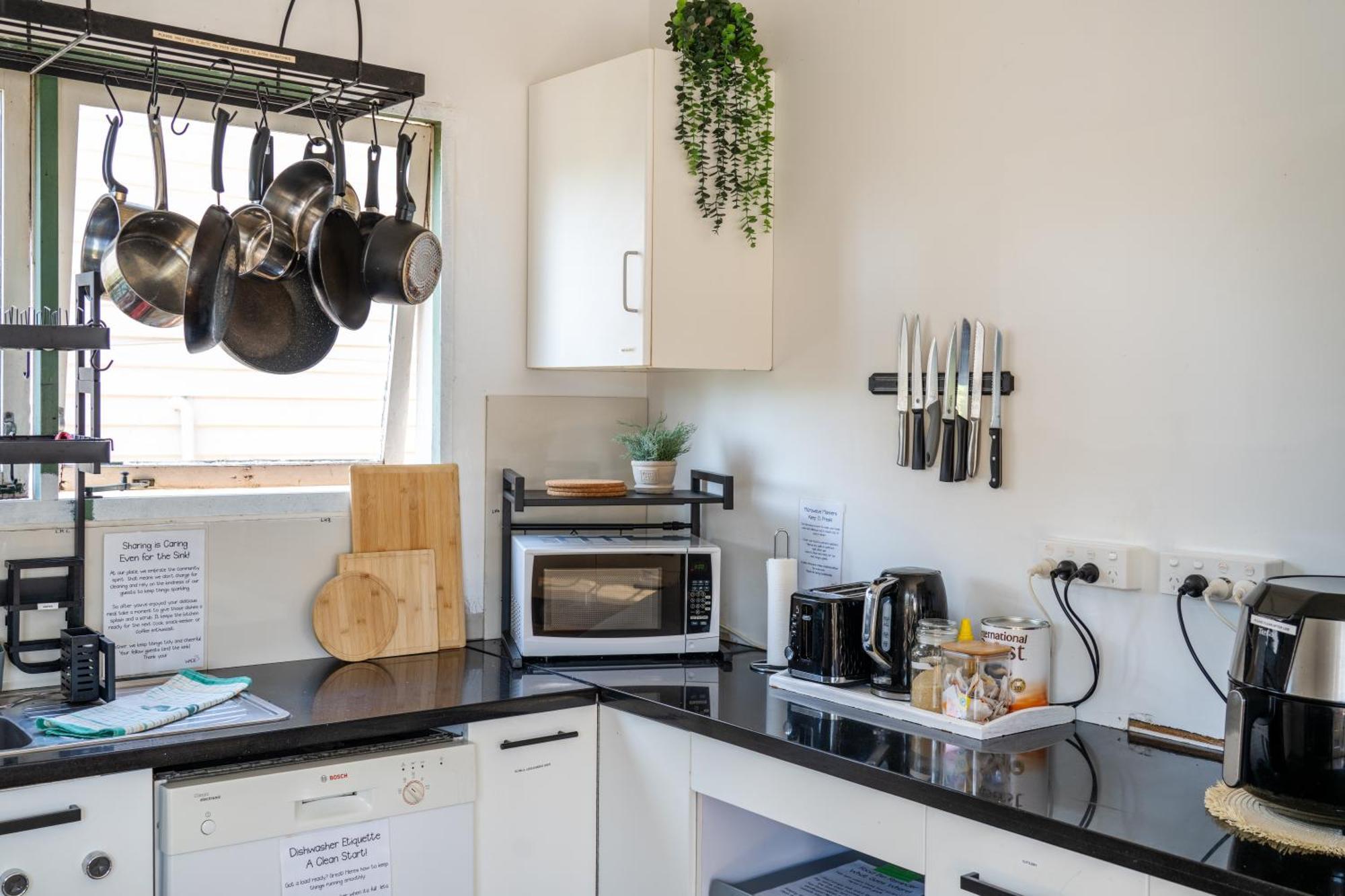 Hot Tub, Ice Bath, Gym, Sauna, Pool Table Coorparoo Haven * Brisbane